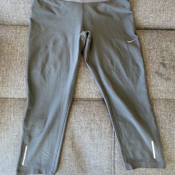 Nike Dri-fit Capri leggings - Picture 2 of 5